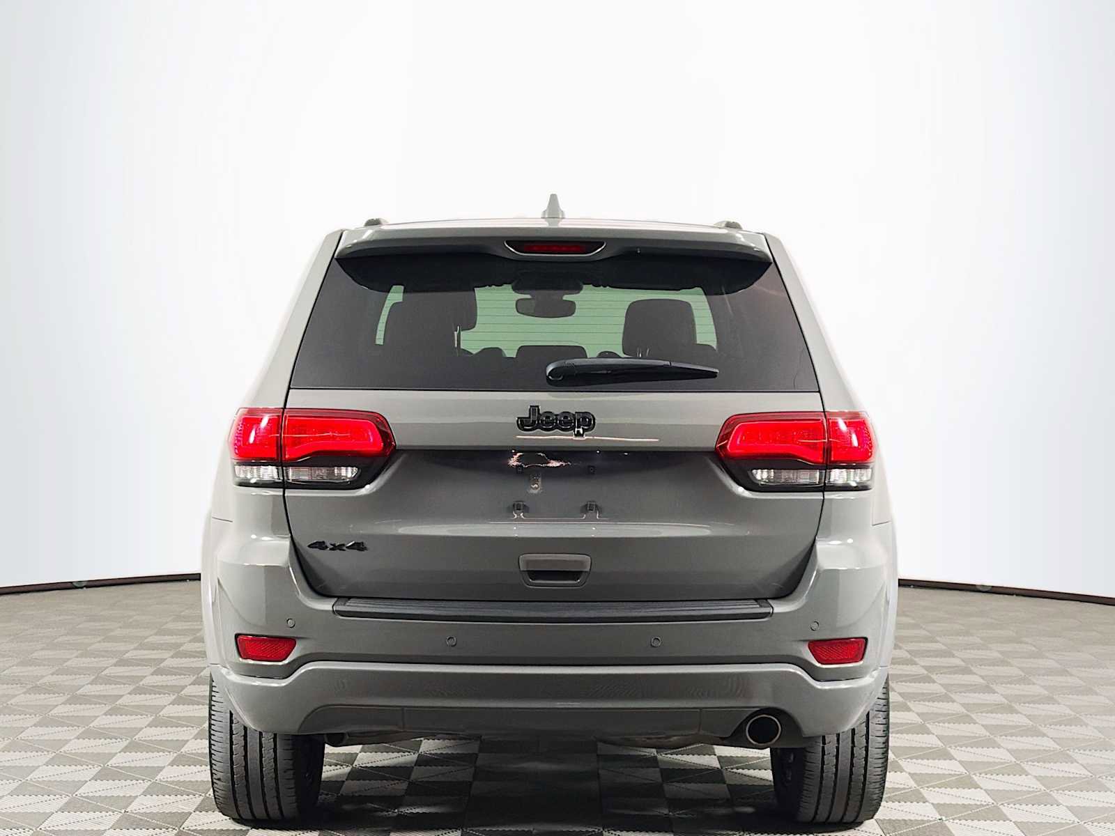 Used 2020 Jeep Grand Cherokee Altitude image 6