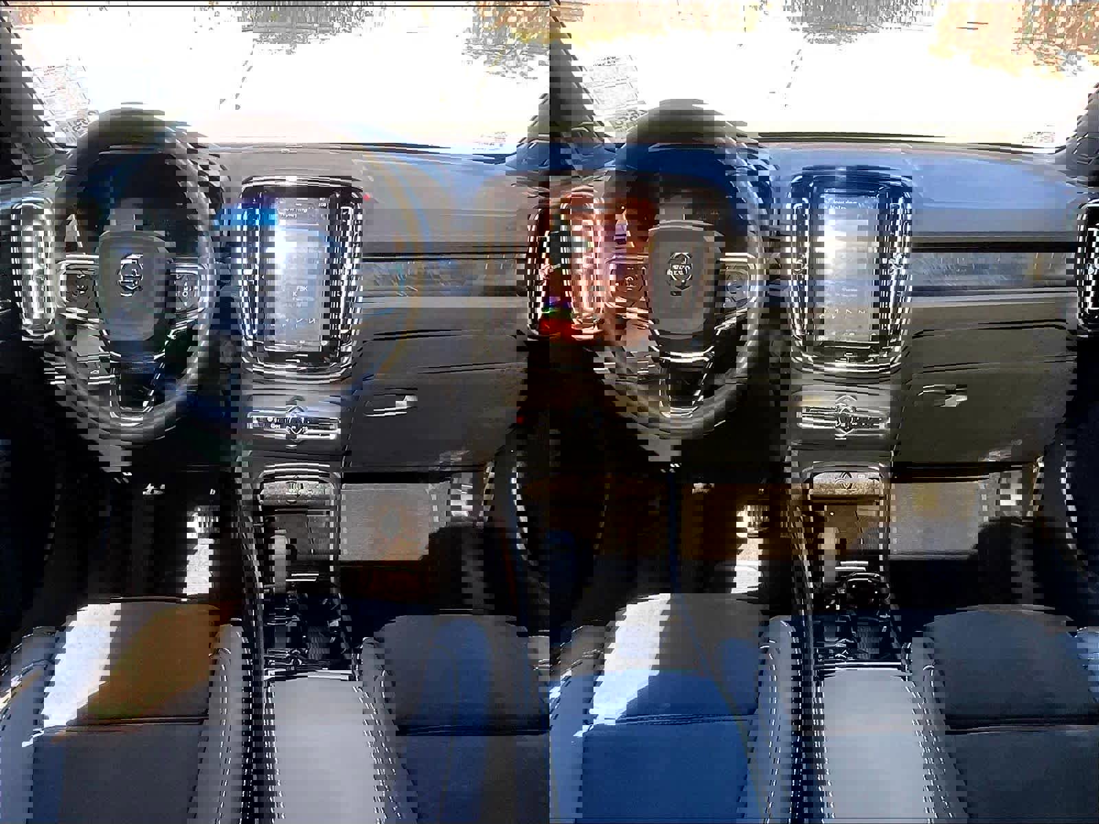 Used 2023 Volvo C40 P8 Recharge Ultimate image 17