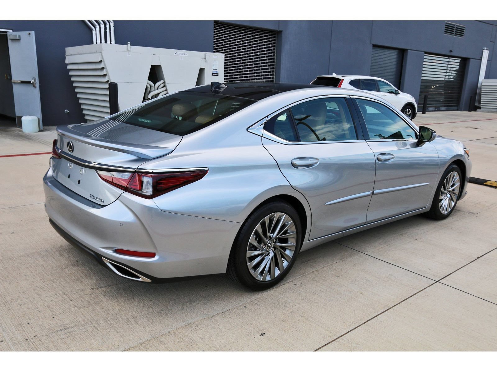 Used 2022 Lexus ES 350 Ultra Luxury w/ Accessory Package 2 FWD image 8