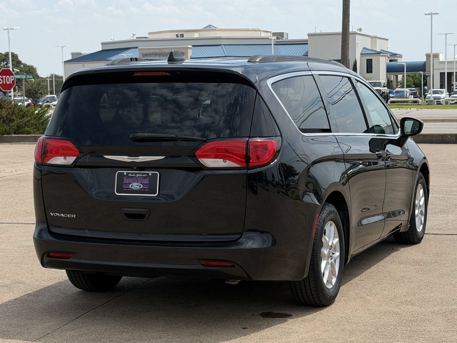 Used 2021 Chrysler Voyager Lxi FWD image 4