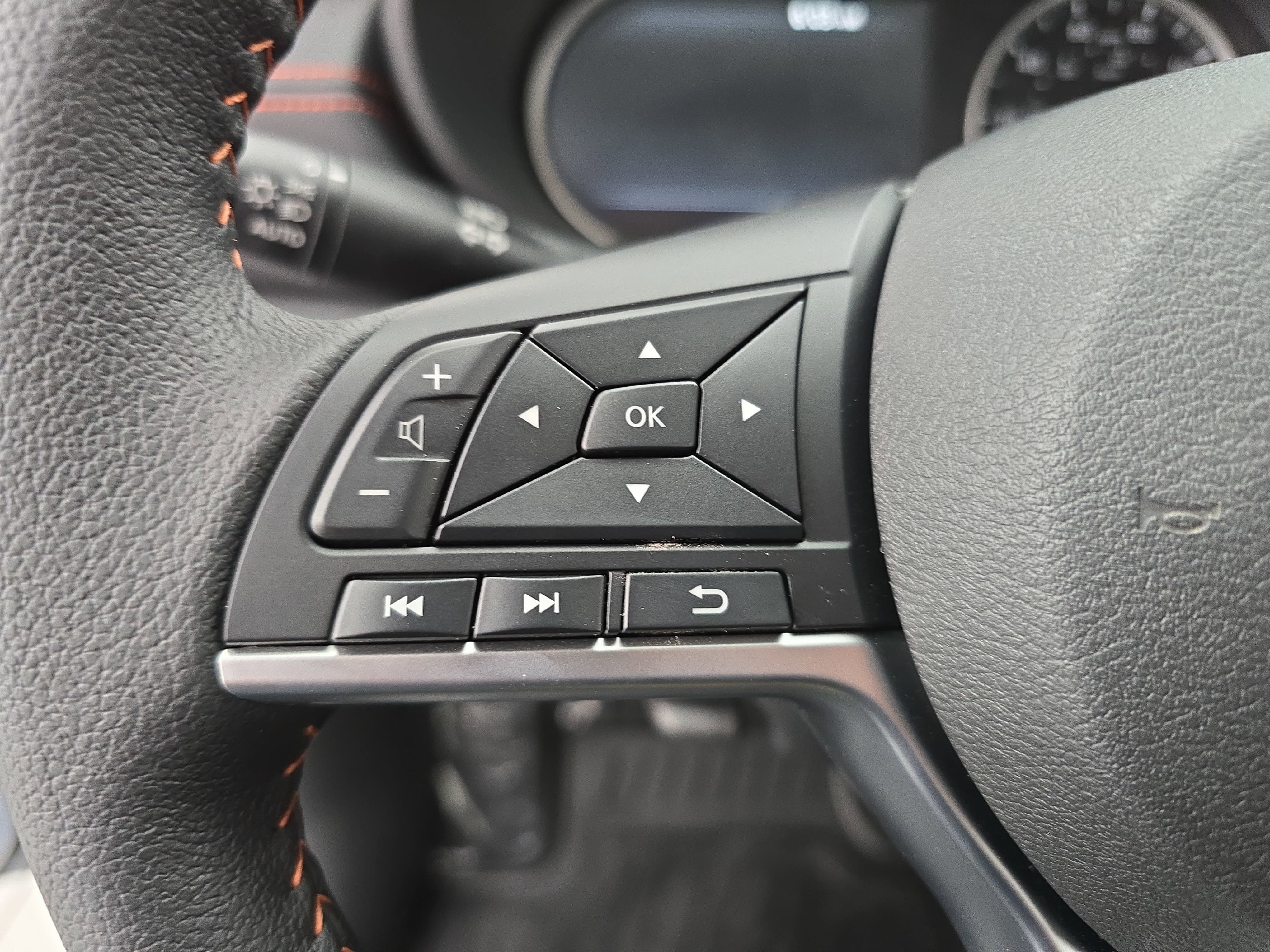 New 2025 Nissan Versa SR w/ Trunk Package FWD image 16