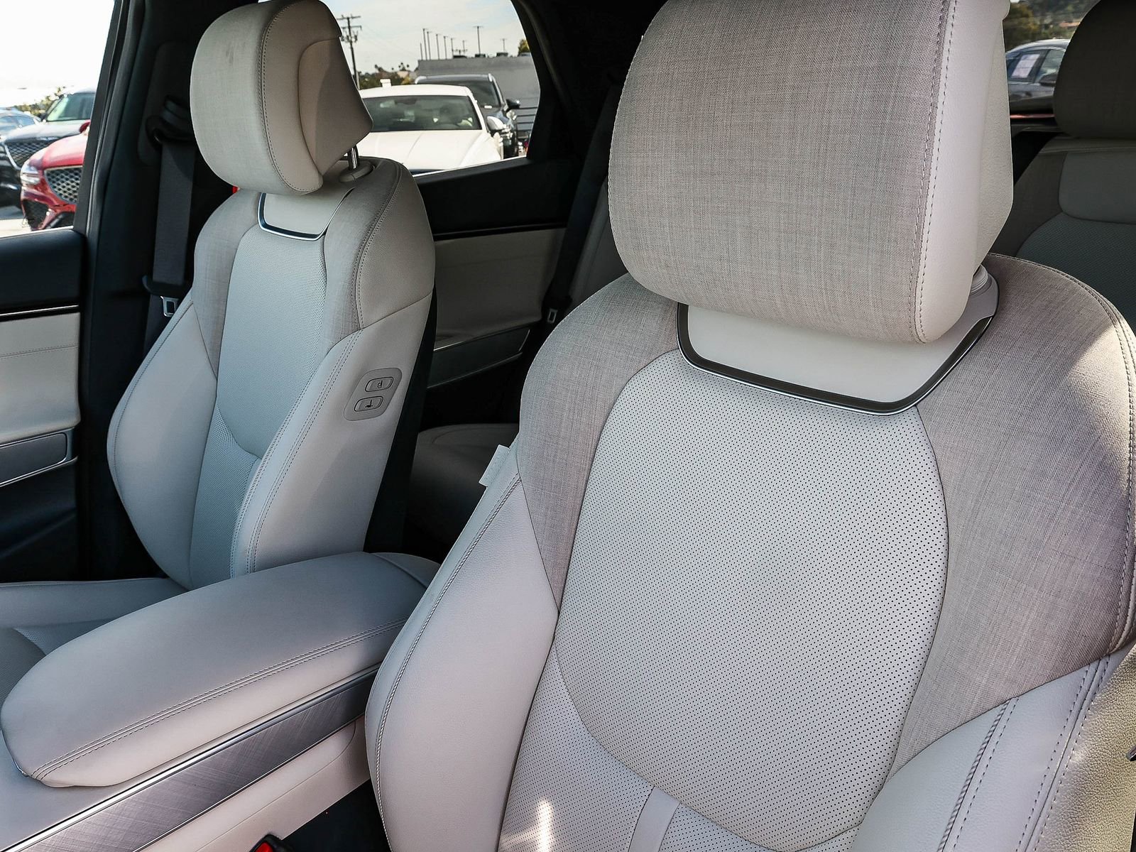 Used 2025 Genesis Electrified GV70 Advanced image 28