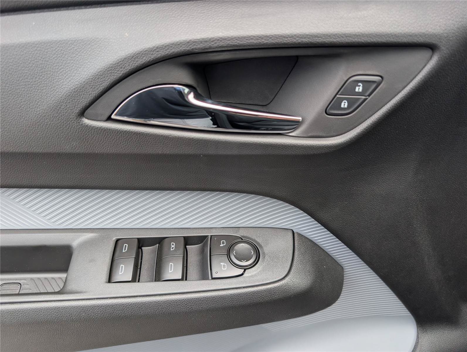 New 2027 Chevrolet Bolt LT w/ Comfort Package FWD image 14