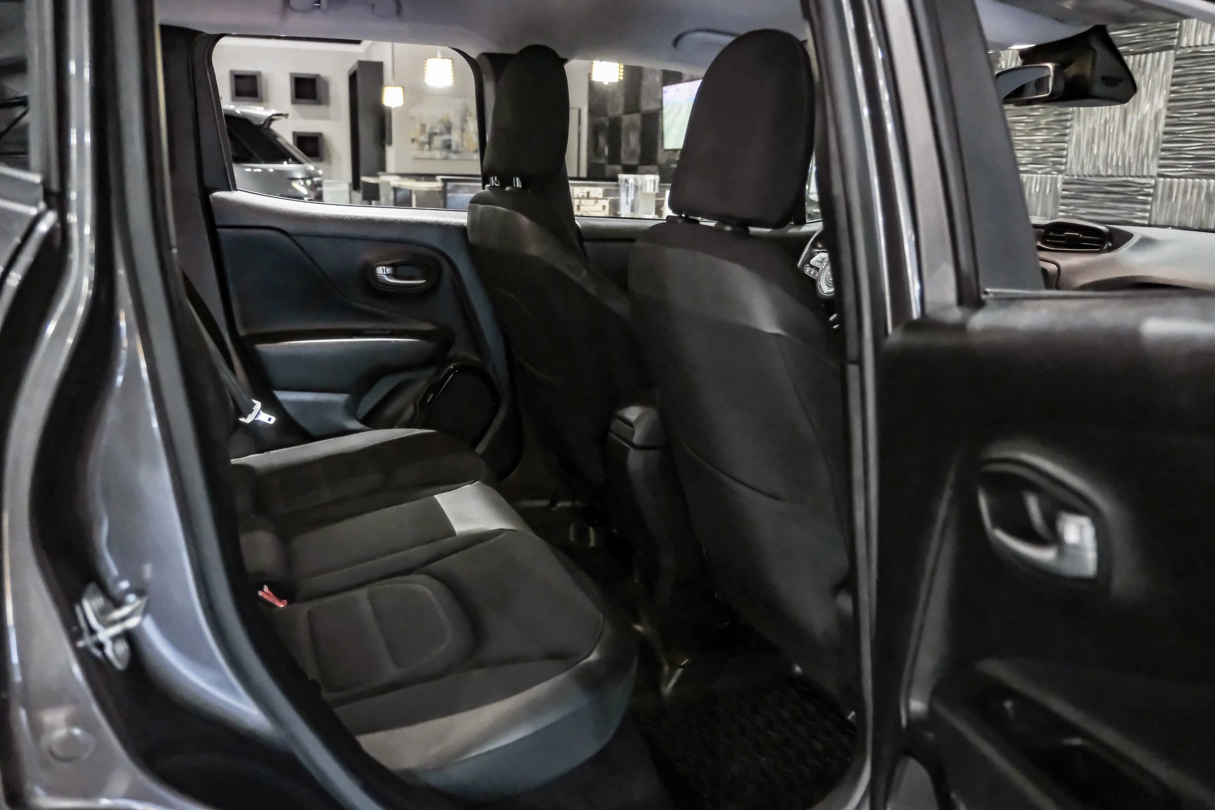 Used 2017 Jeep Renegade Altitude AWD/4WD image 33