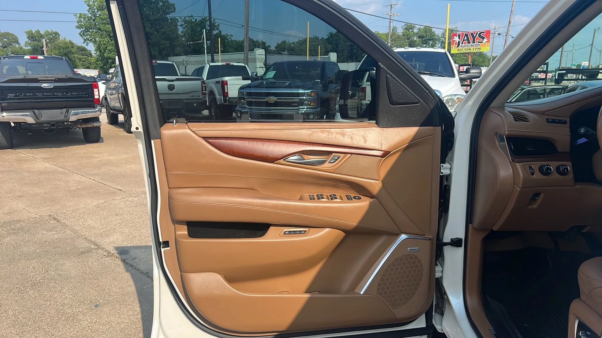 Used 2015 Cadillac Escalade ESV Platinum AWD/4WD image 8