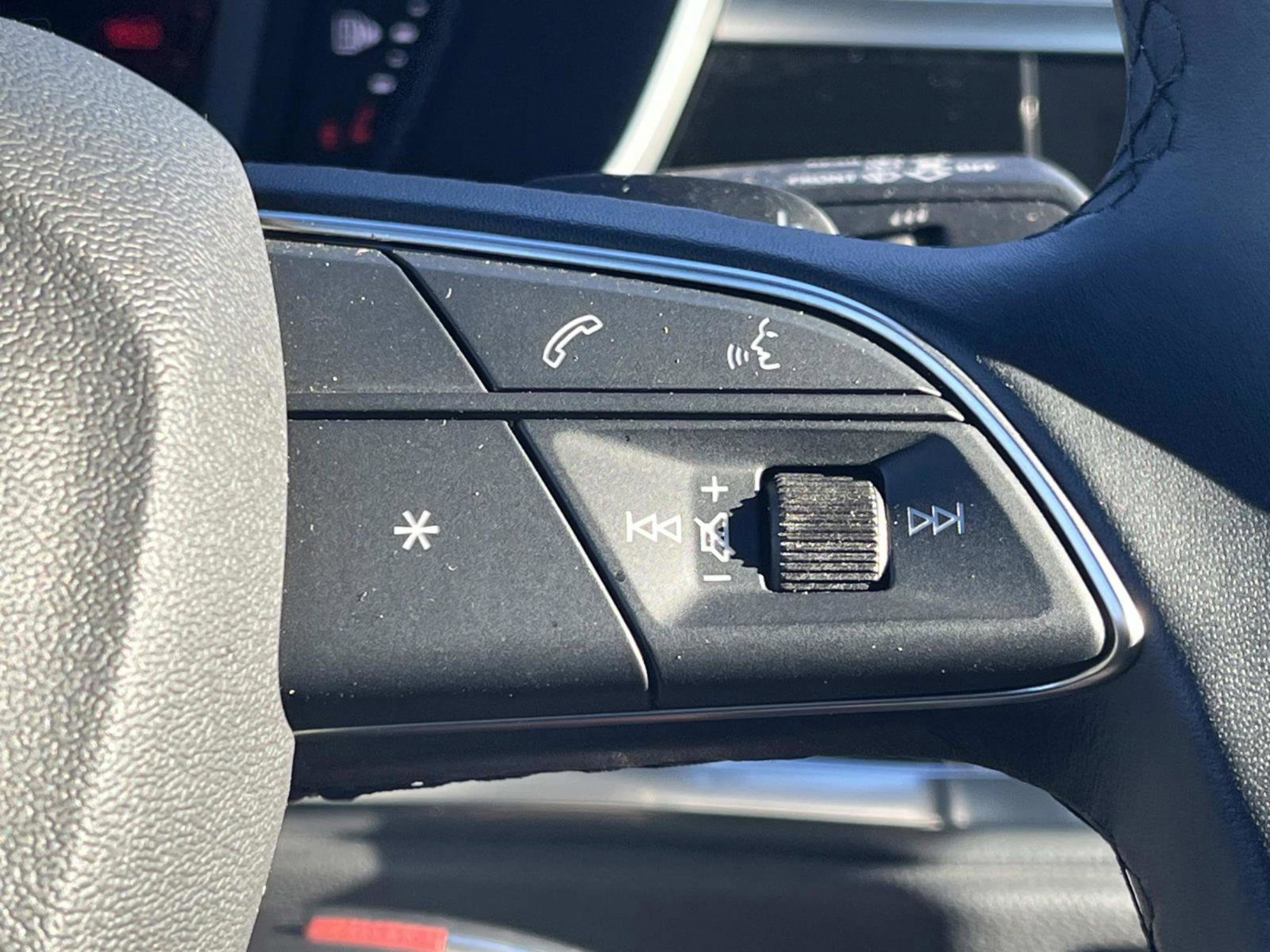 Used 2025 Audi Q3 2.0T Premium image 35