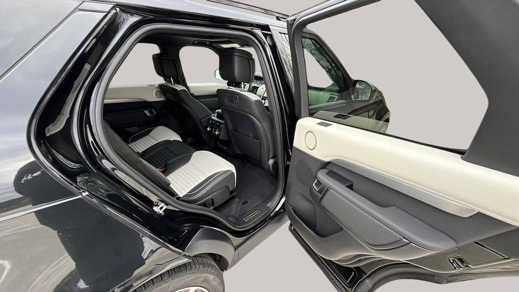 Used 2024 Land Rover Discovery Dynamic SE image 20