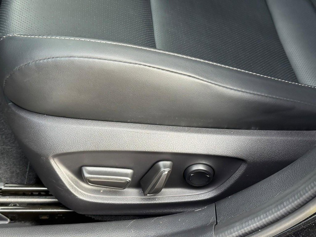 Used 2025 Toyota Prius XLE image 21