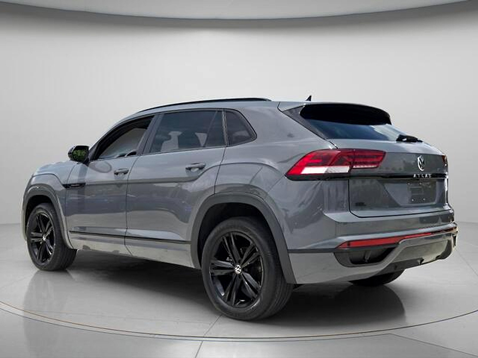 Used 2023 Volkswagen Atlas Cross Sport SEL R-Line AWD/4WD image 4