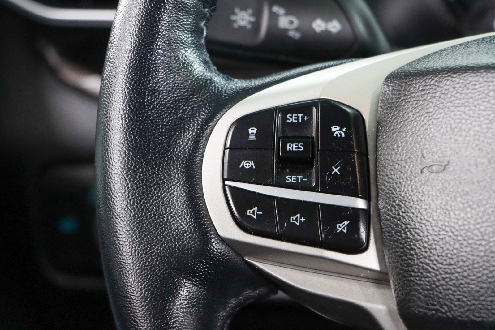 Used 2022 Ford Explorer Limited image 13