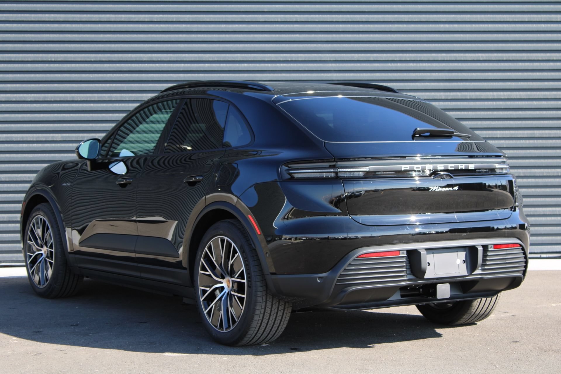 New 2026 Porsche Macan 4 Electric AWD/4WD image 3