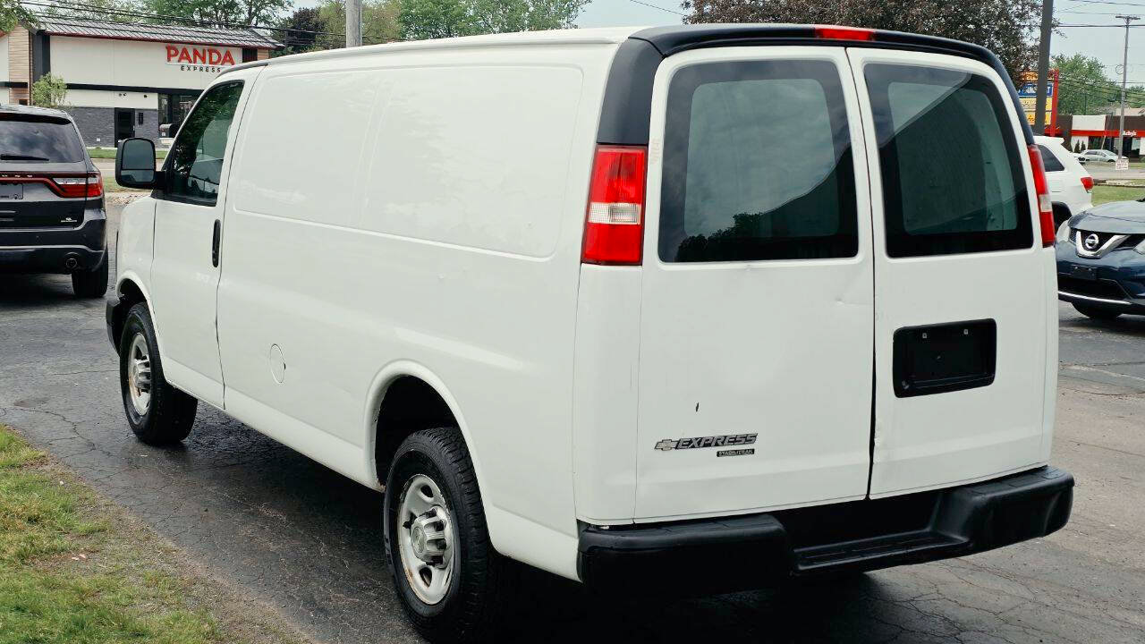 Used 2014 Chevrolet Express 2500 RWD image 6