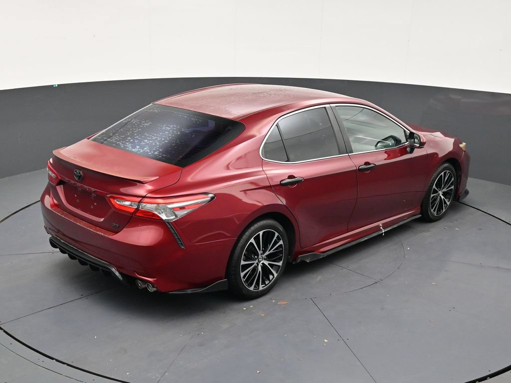 Used 2018 Toyota Camry SE FWD image 16