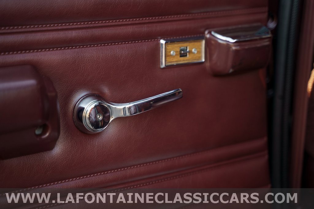 Used 1991 Jeep Grand Wagoneer Base image 86