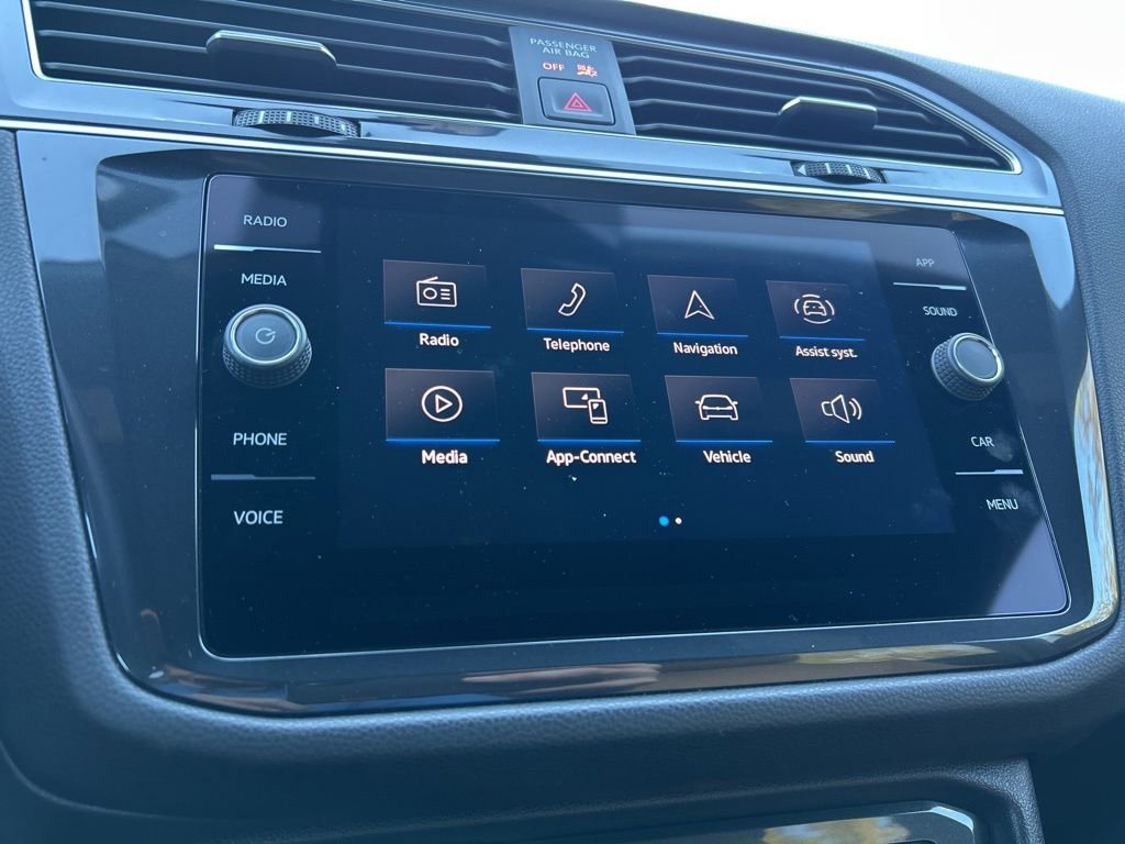 Used 2024 Volkswagen Tiguan SE image 33