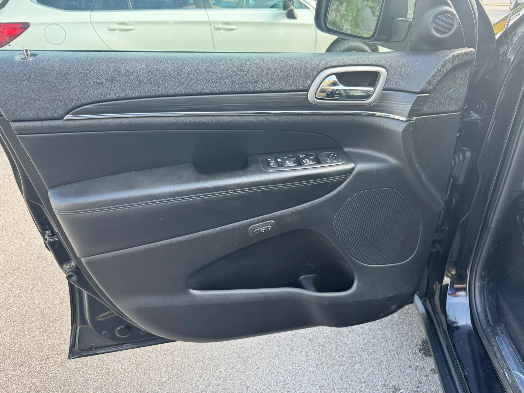 Used 2019 Jeep Grand Cherokee Limited w/ Luxury Group II AWD/4WD image 14