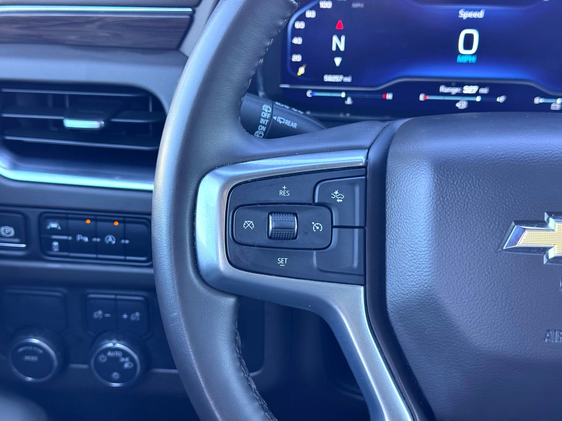 Used 2024 Chevrolet Suburban LT image 25