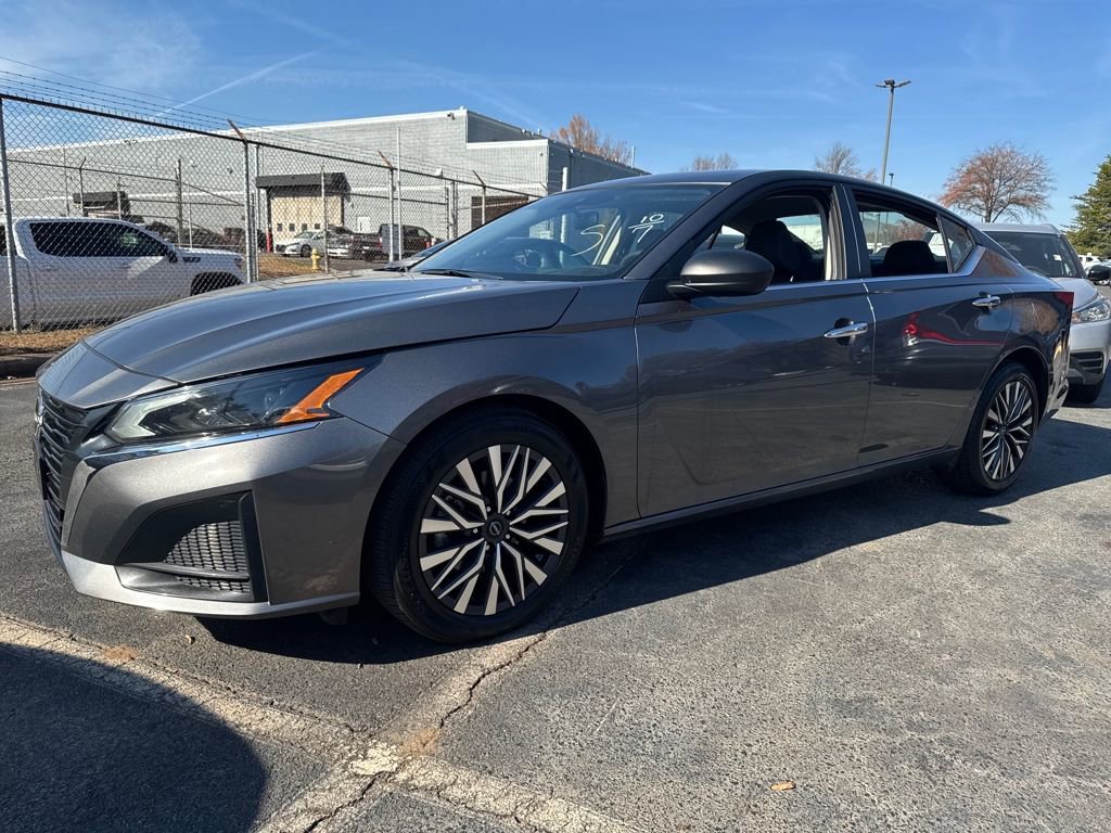 Used 2024 Nissan Altima 2.5 SV