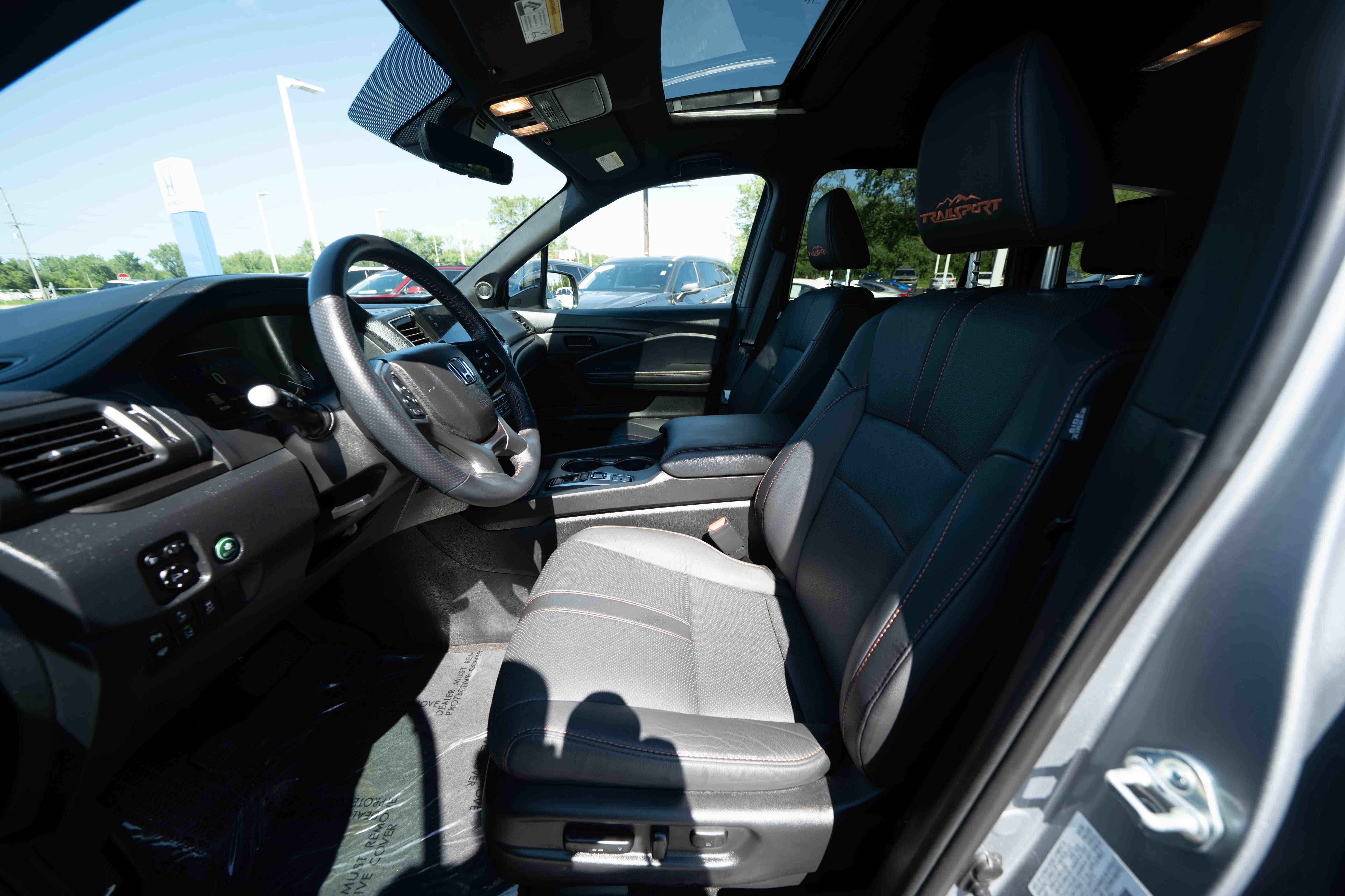 Certified 2025 Honda Passport TrailSport image 9