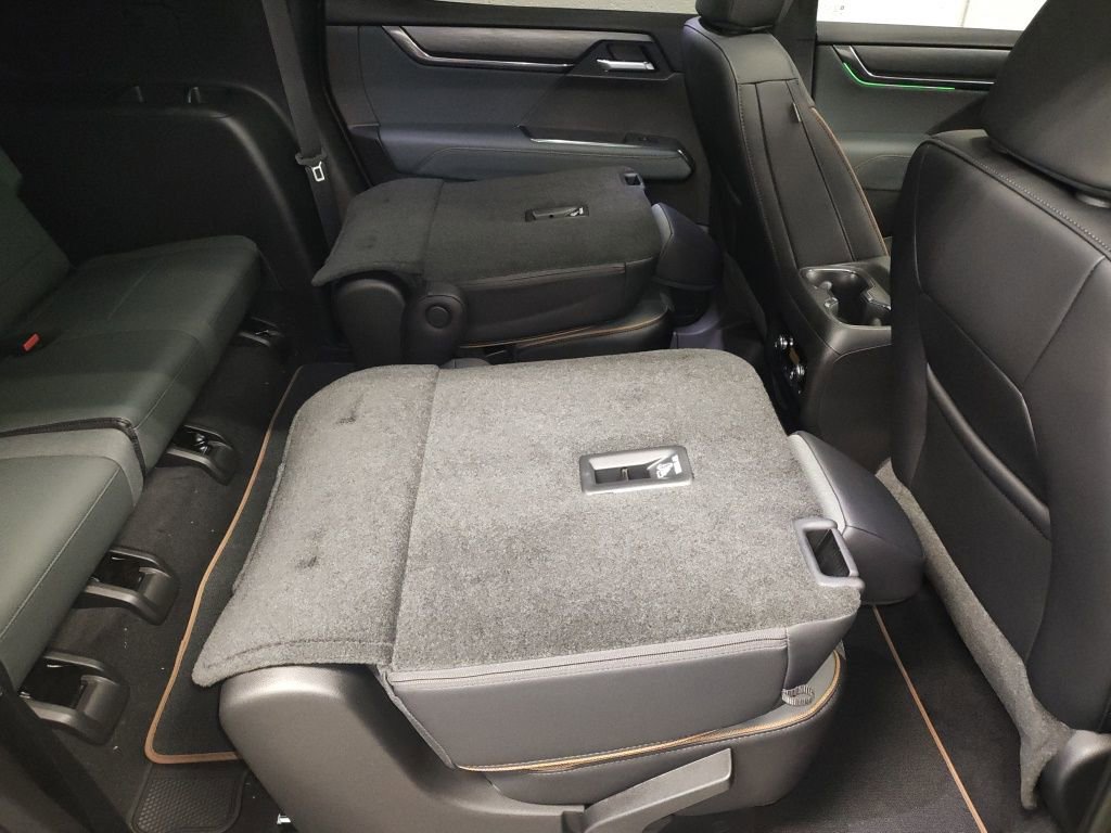 New 2026 GMC Acadia AT4 w/ Super Cruise Package image 13