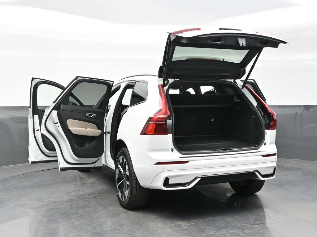 New 2026 Volvo XC60 T8 Plus w/ Climate Package PRO AWD/4WD image 42