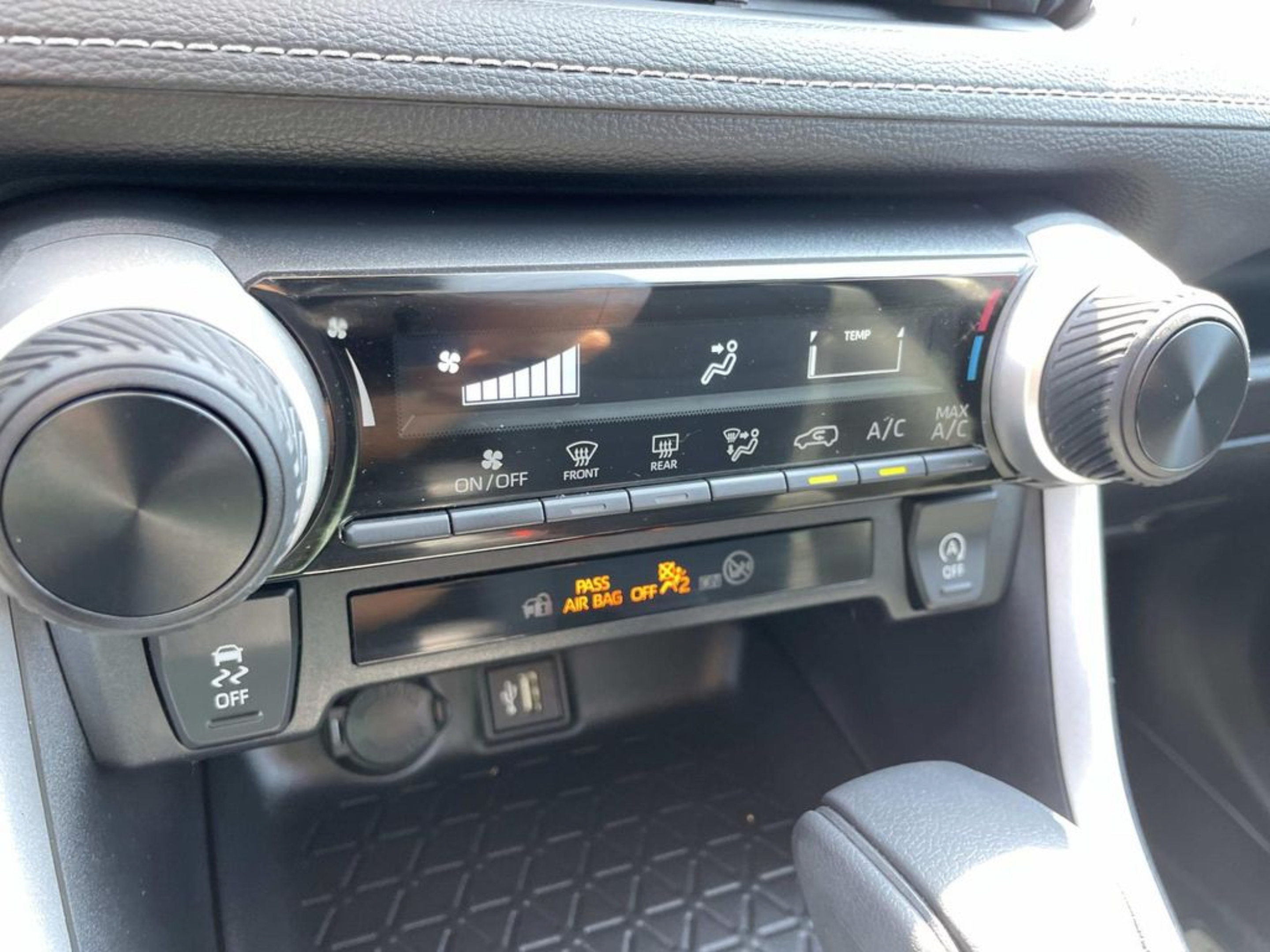 Used 2024 Toyota RAV4 LE FWD image 25