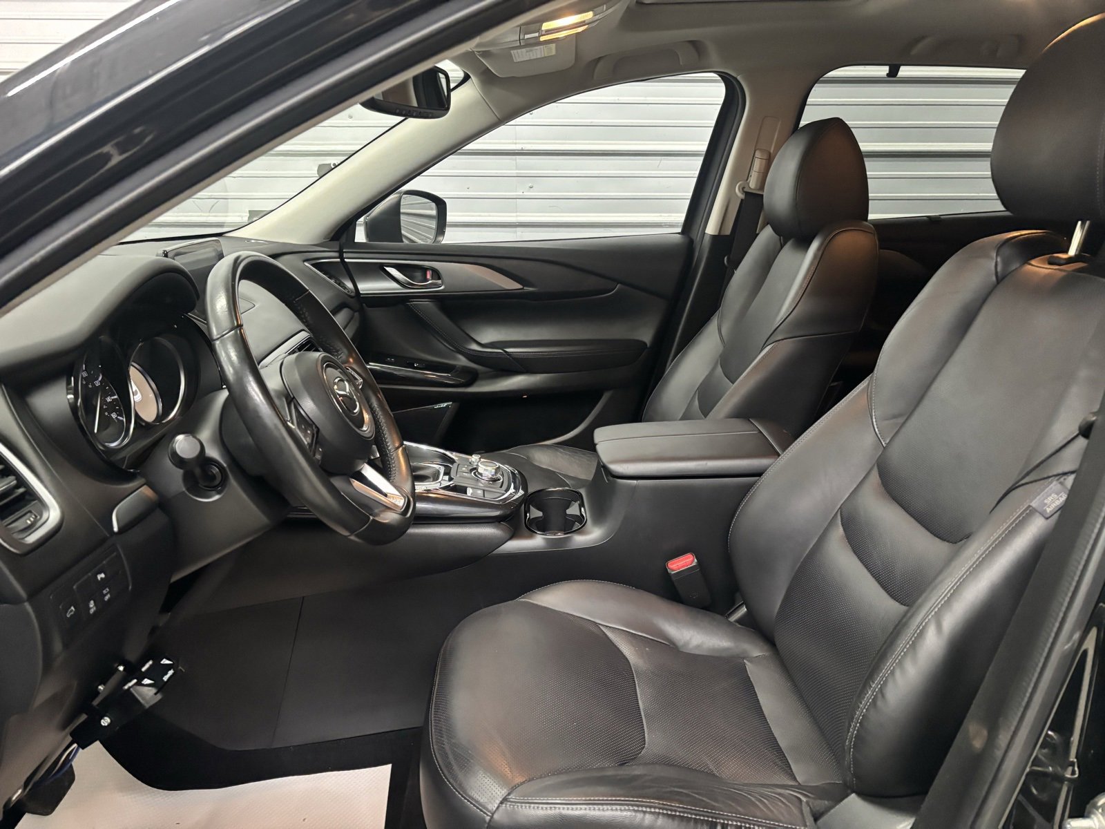 Used 2018 MAZDA CX-9 Touring w/ Touring Premium Package image 8