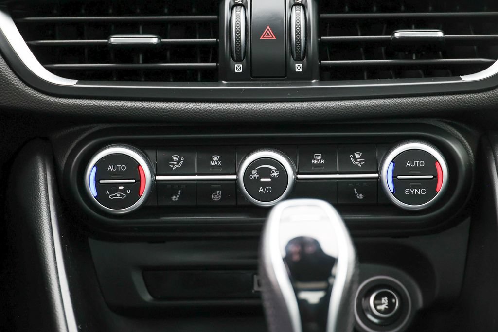 Used 2024 Alfa Romeo Giulia Ti AWD/4WD image 13