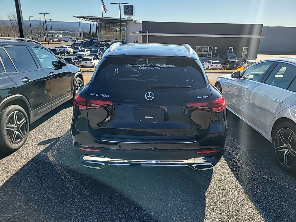 Used 2025 Mercedes-Benz GLC 300 4MATIC image 9