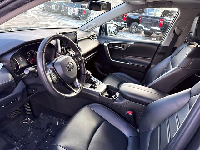 Used 2020 Toyota RAV4 XLE Premium image 14