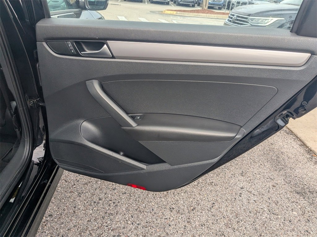 Used 2015 Volkswagen Passat 1.8T Limited Edition image 22