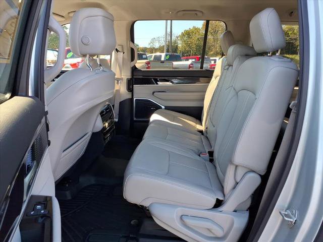 Used 2024 Jeep Wagoneer L 4WD image 5