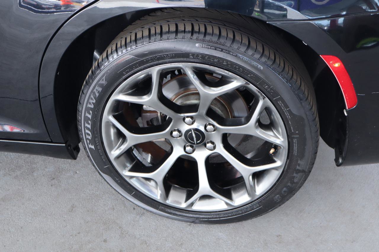 Used 2018 Chrysler 300 S w/ Beats Audio Group RWD image 42