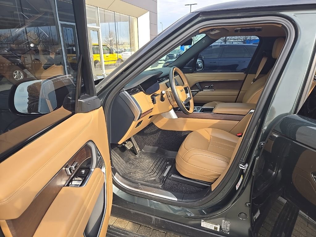 Used 2023 Land Rover Range Rover Long Wheelbase SE image 17
