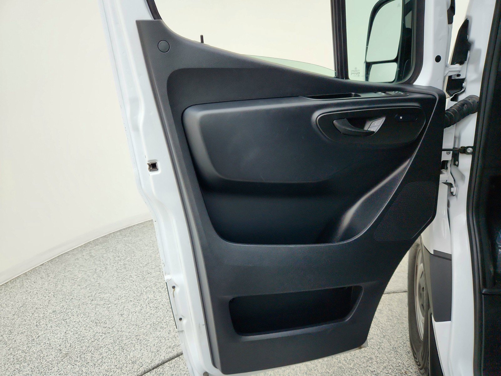 Used 2024 Mercedes-Benz eSprinter 170 Cargo image 25