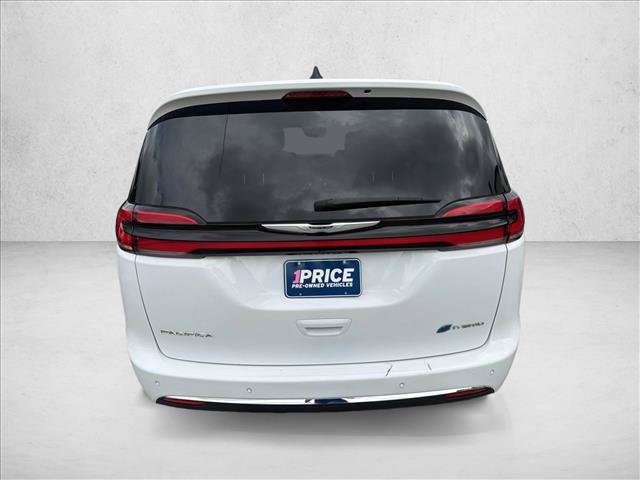 Used 2024 Chrysler Pacifica Limited FWD image 8