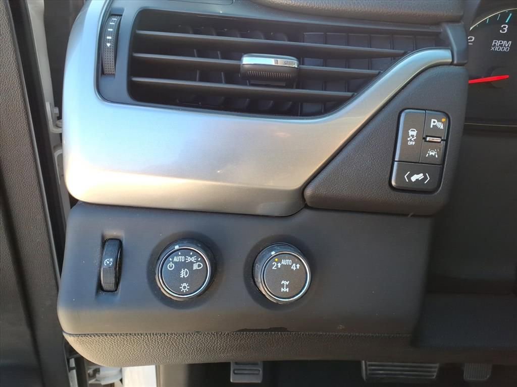 Used 2018 Chevrolet Suburban Premier image 31