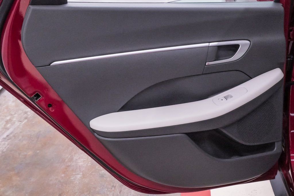 Used 2025 Hyundai Sonata SE image 31