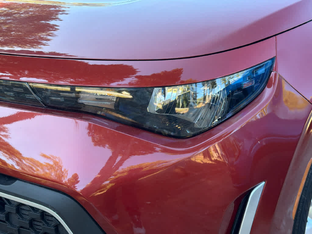 Used 2025 Kia Soul LX w/ LX Technology Package FWD image 10