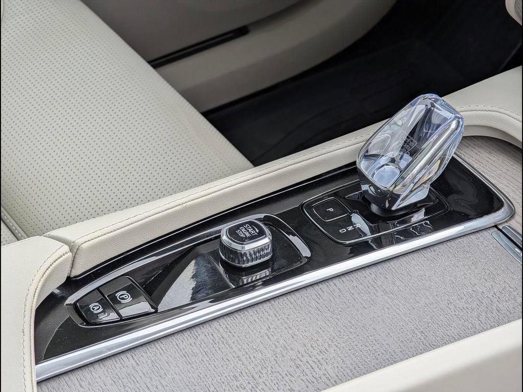 Certified 2025 Volvo XC90 T8 Ultra w/ Protection Package Premier AWD/4WD image 20