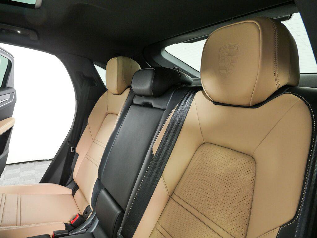New 2026 Porsche Cayenne Coupe AWD/4WD image 23