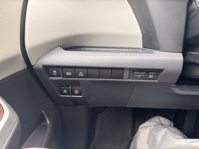 Used 2023 Toyota Sienna XLE w/ XLE Plus Package AWD/4WD image 15