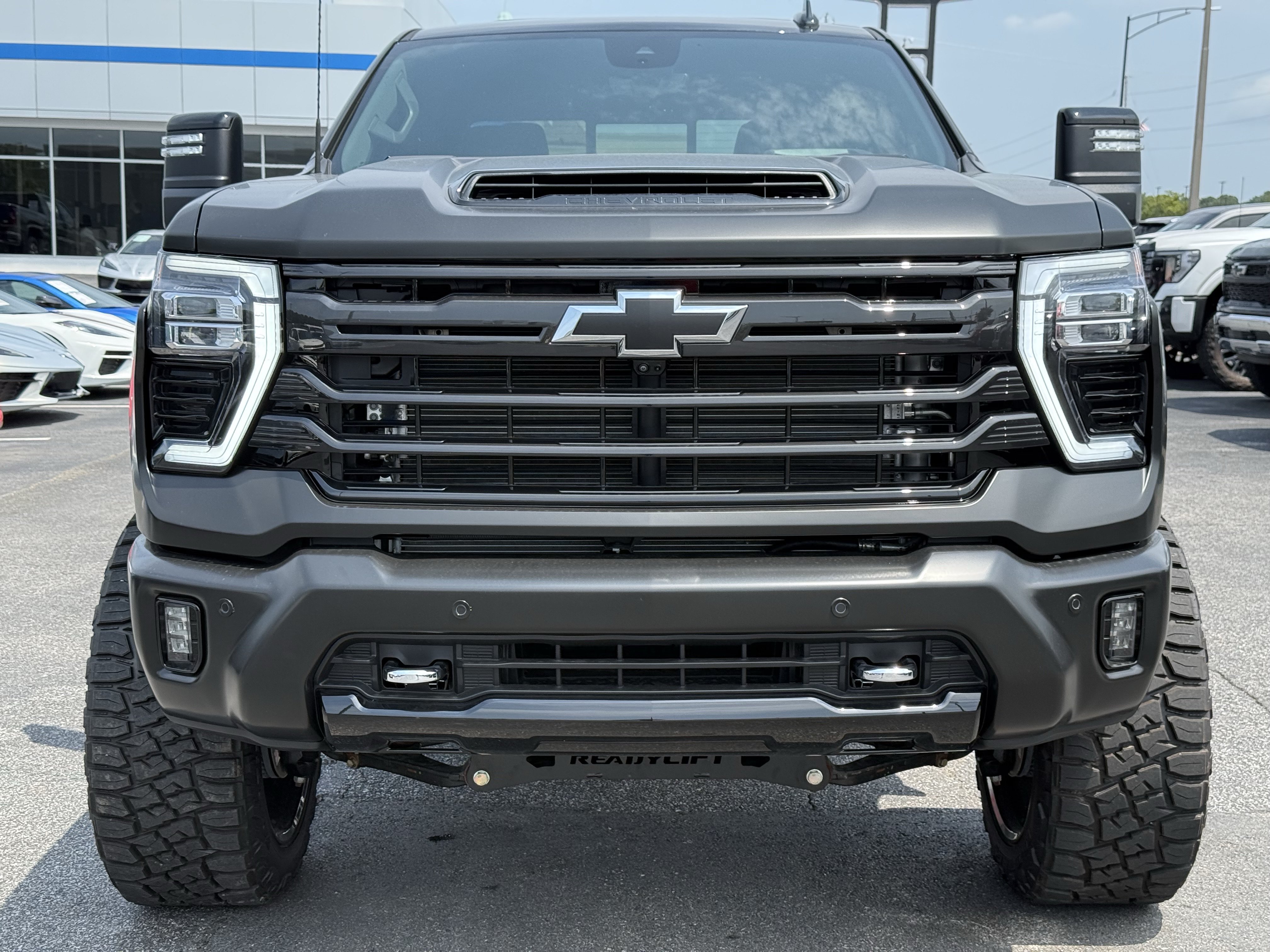 New 2026 Chevrolet Silverado 2500 High Country w/ Midnight Edition AWD/4WD image 3