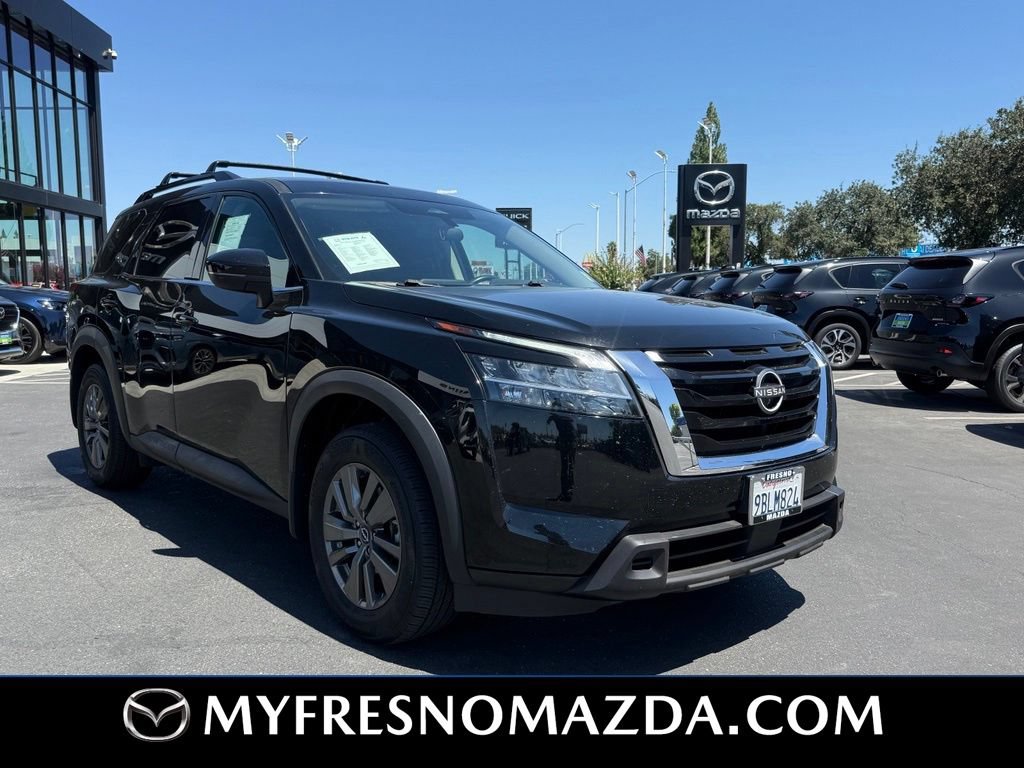 Used 2022 Nissan Pathfinder SV FWD image 2