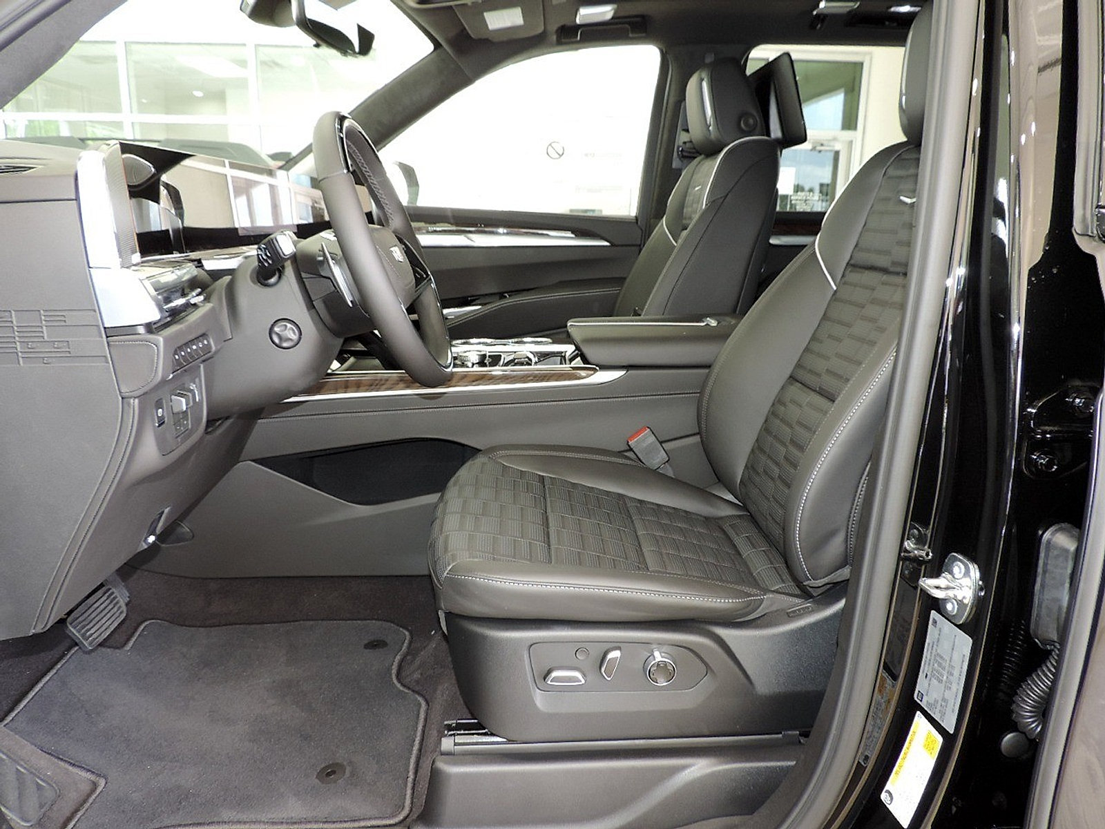 New 2026 Cadillac Escalade Platinum Sport AWD/4WD image 16