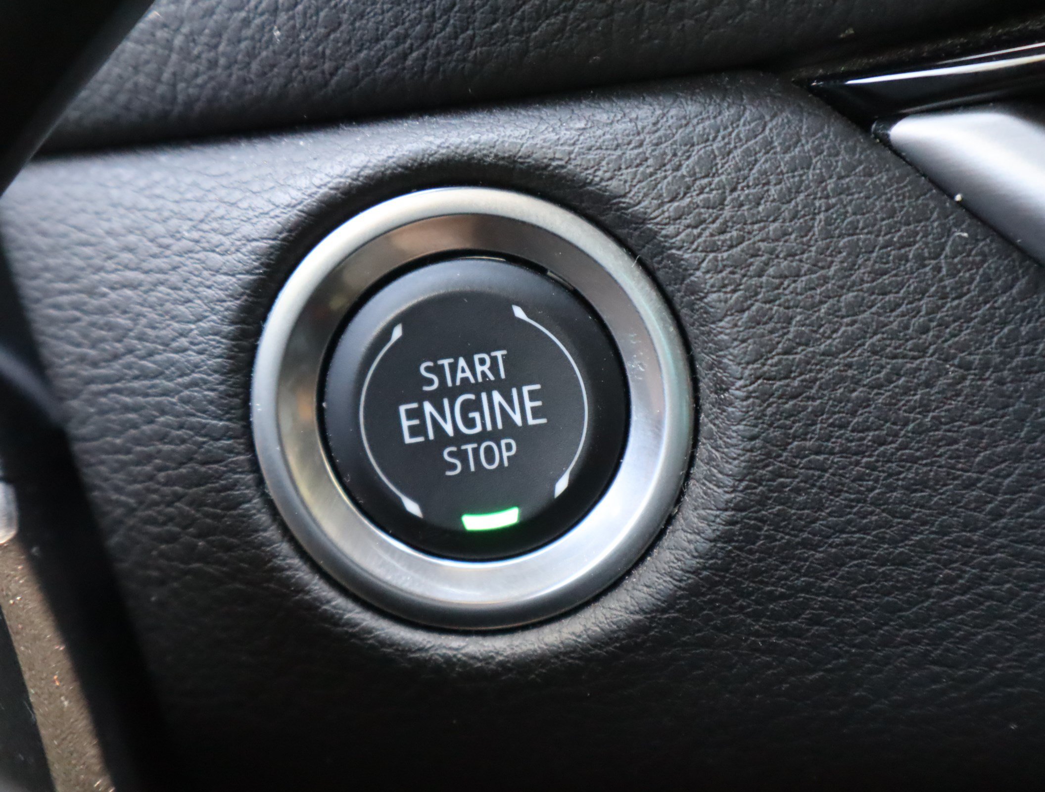 Used 2025 Cadillac XT4 Premium Luxury FWD image 26