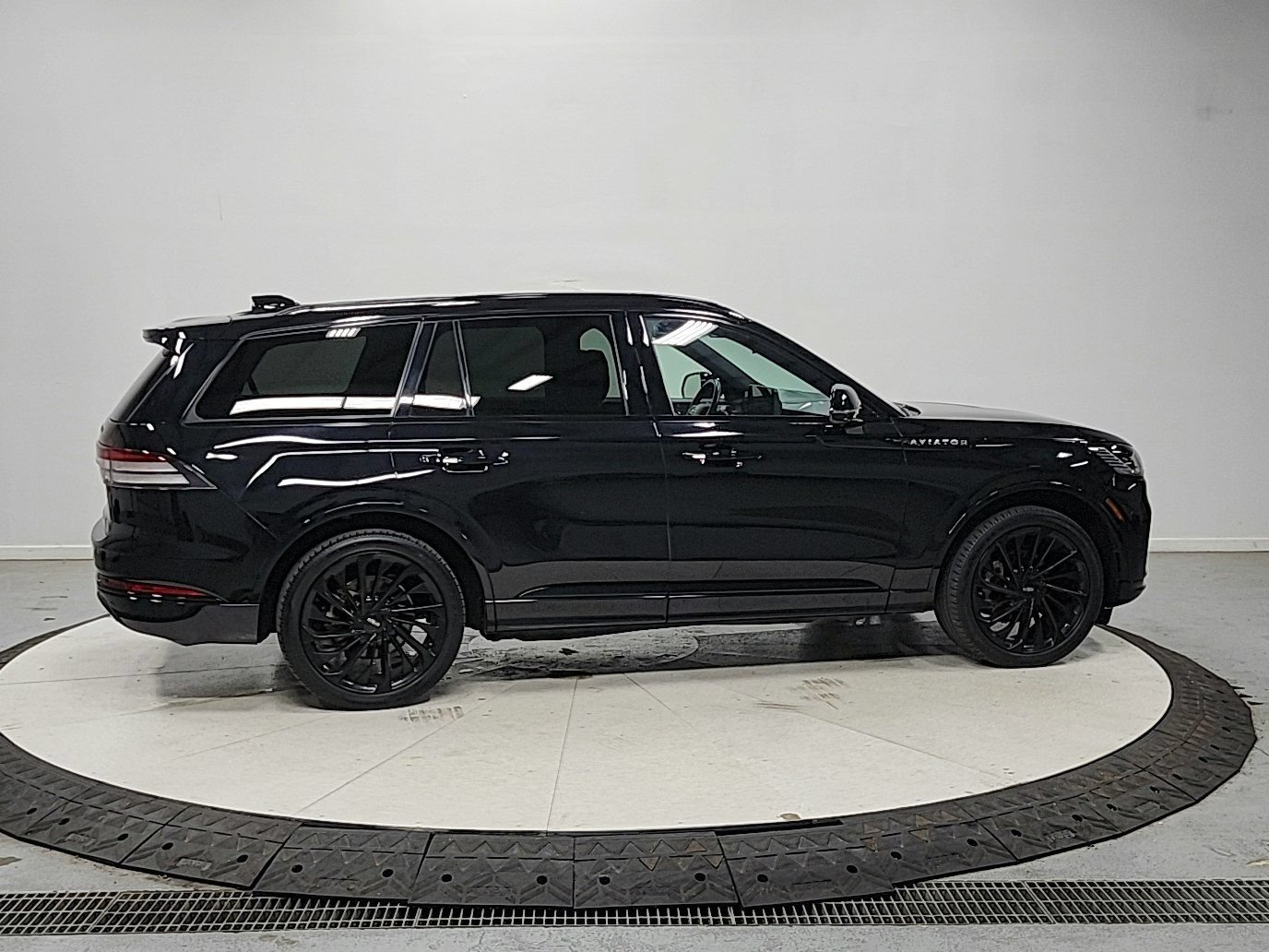 Used 2025 Lincoln Aviator Reserve w/ Equipment Group 201A AWD/4WD image 8