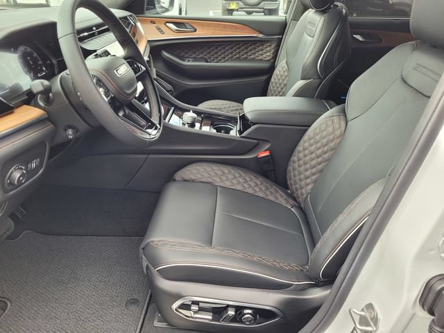 New 2026 Jeep Grand Cherokee Summit AWD/4WD image 8