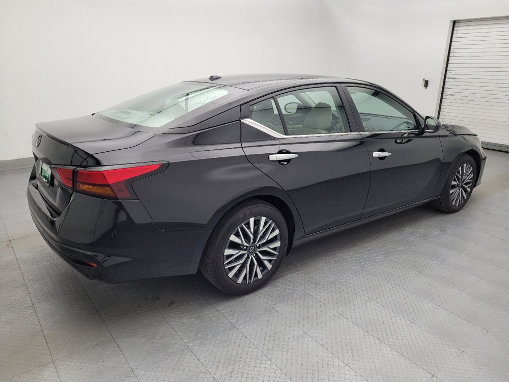 Used 2025 Nissan Altima 2.5 SV FWD image 10