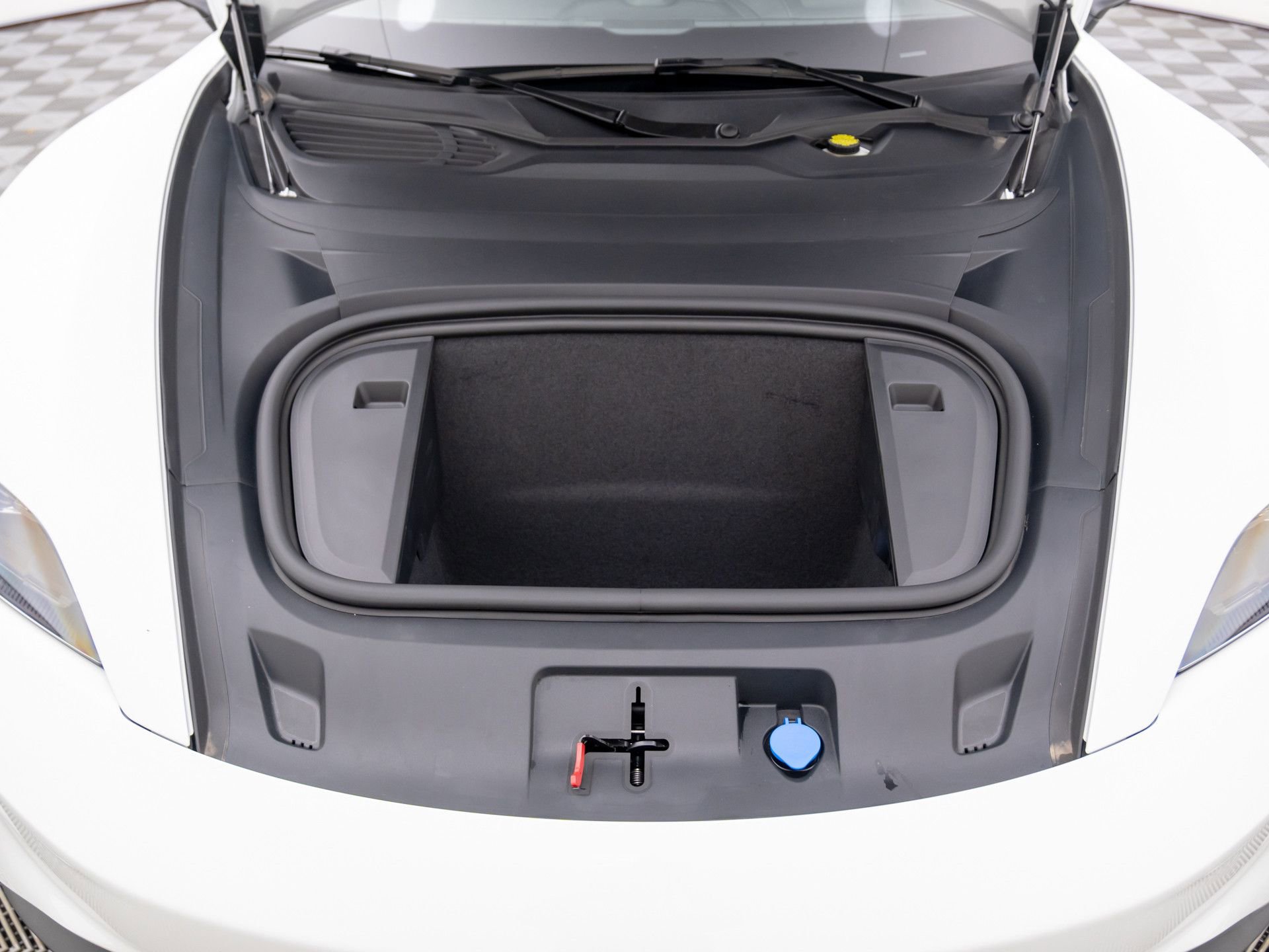 New 2025 Porsche Taycan image 33